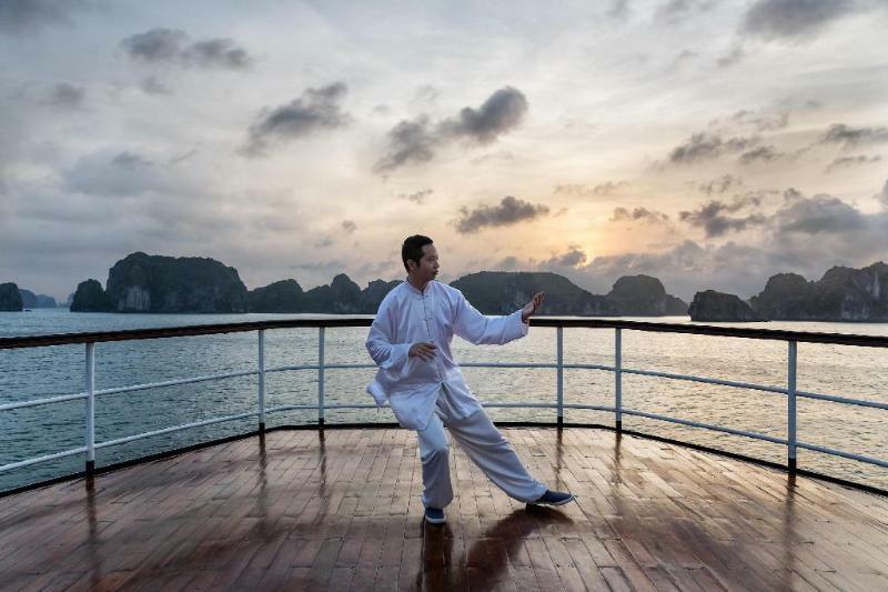 Emeraude Classic Cruises Hotel Ha Long Exterior photo
