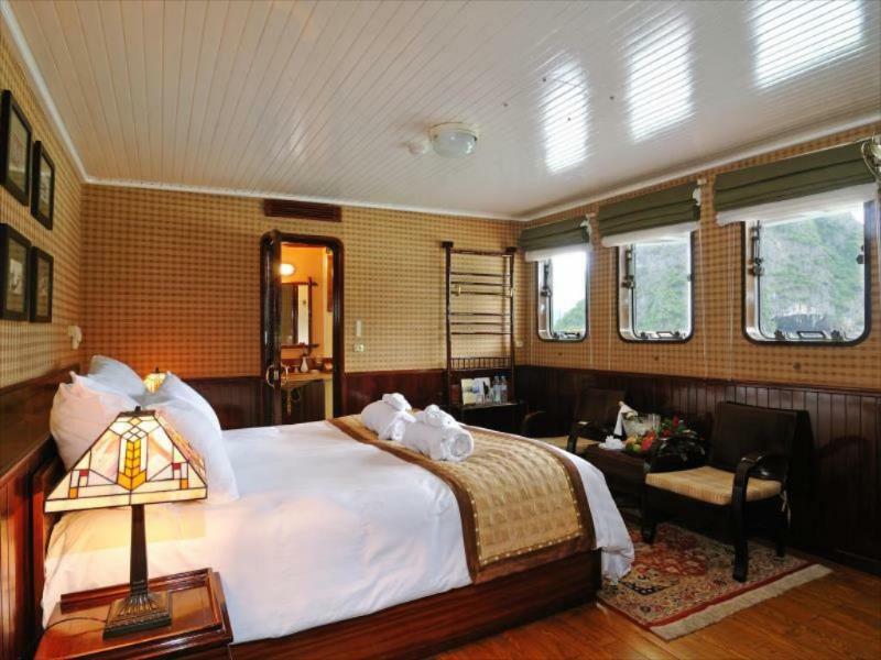 Emeraude Classic Cruises Hotel Ha Long Exterior photo